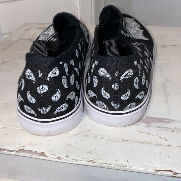 ⭐️Hot Topic Slip on Sneakers⭐️ - Picture 4 of 7